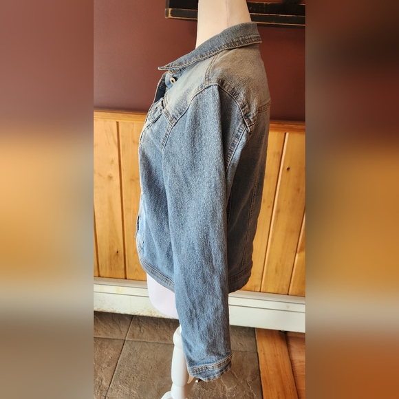 Revolt Vintage Denim Jacket Size Medium Jean Jacket - Picture 2 of 11